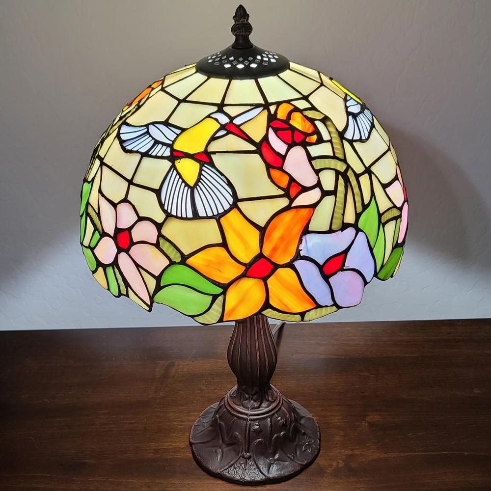 18" Tiffany Style Floral Table Lamp. Picture 5