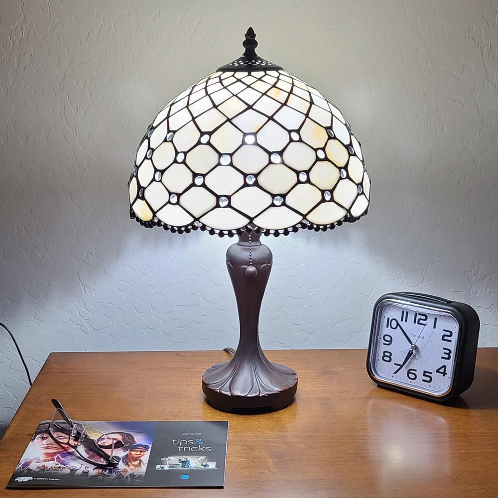 19" Tiffany Style Jeweled Glass Shade Table Lamp. Picture 6