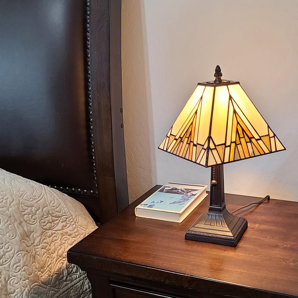 15" Tiffany Yellow and Amber Mission Style Table Lamp. Picture 3