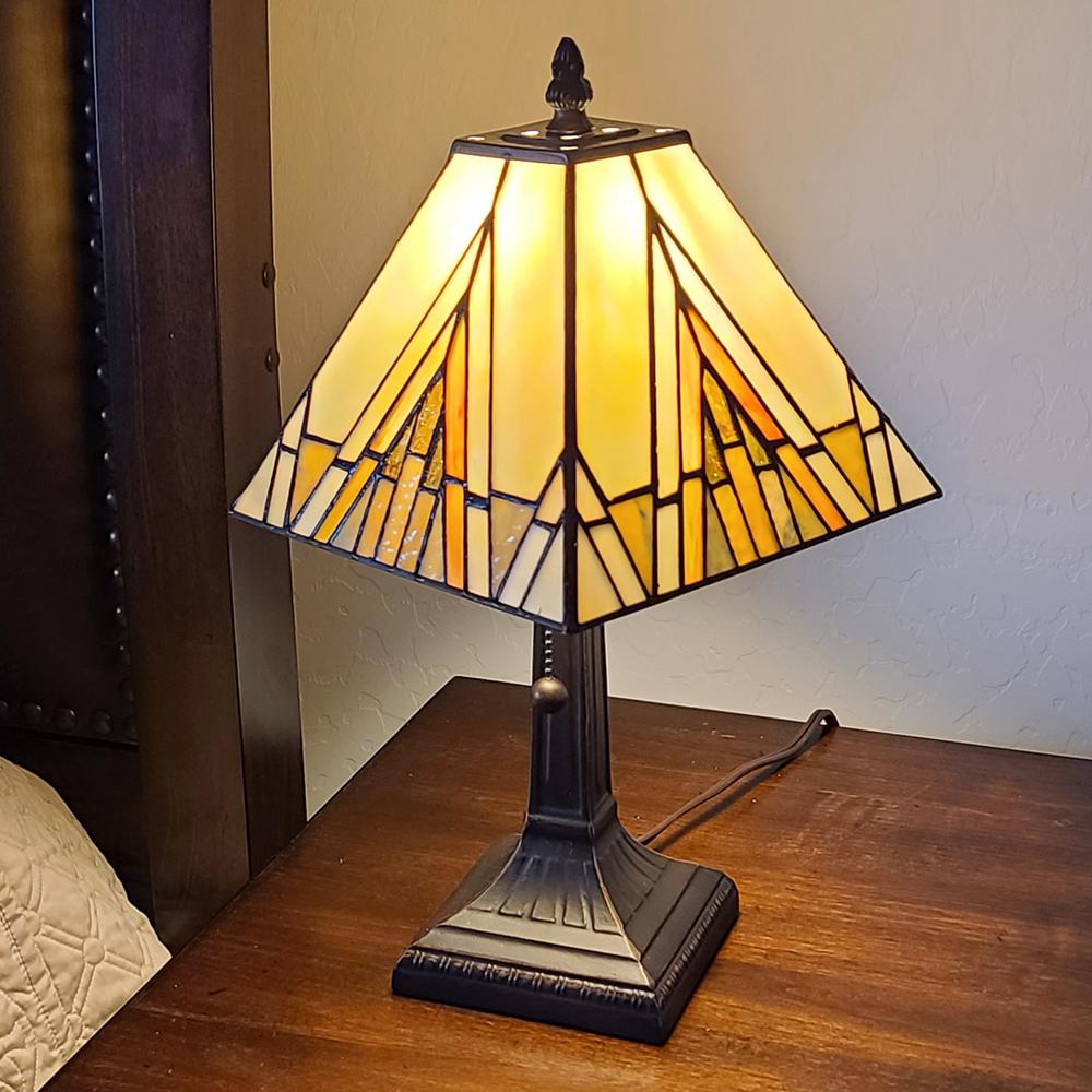 15" Tiffany Yellow and Amber Mission Style Table Lamp. Picture 6