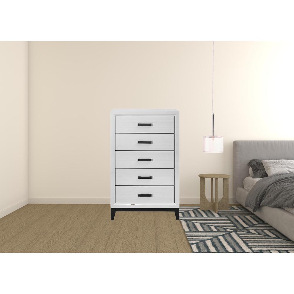 31" White Solid Wood Five Drawer Chest. Picture 3
