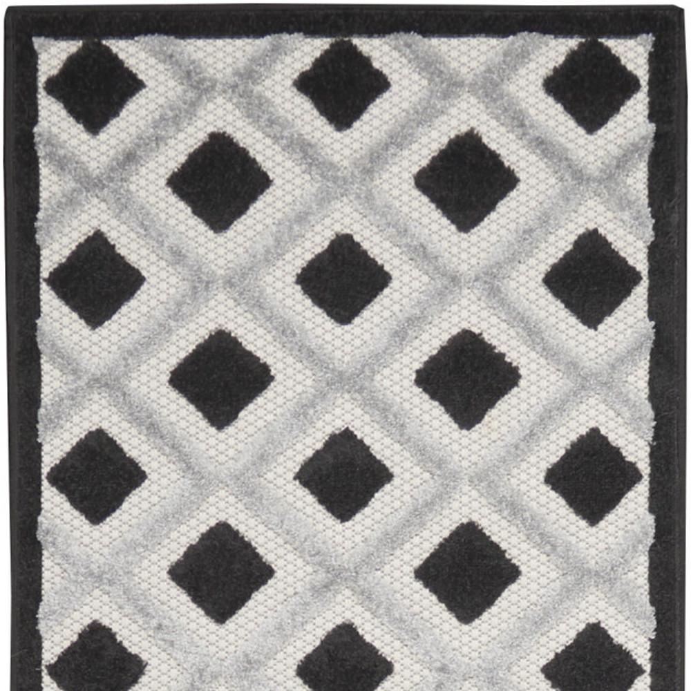2' X 10' Black And White Gingham Non Skid Indoor Outdoor Runner Rug. Picture 4