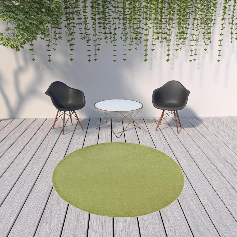 8' X 8' Green Round Non Skid Indoor Outdoor Area Rug. Picture 2
