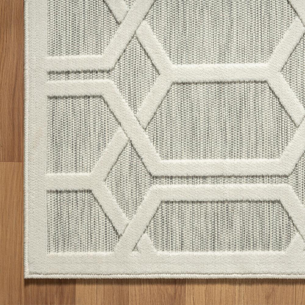 5' X 7' Gray And Ivory Geometric Stain Resistant Indoor Outdoor Area Rug. Picture 3