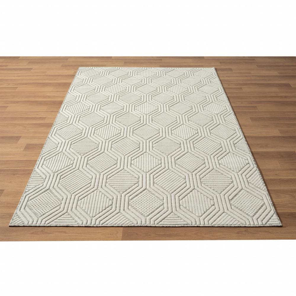 8' X 10' Gray And Ivory Geometric Stain Resistant Indoor Outdoor Area Rug. Picture 7