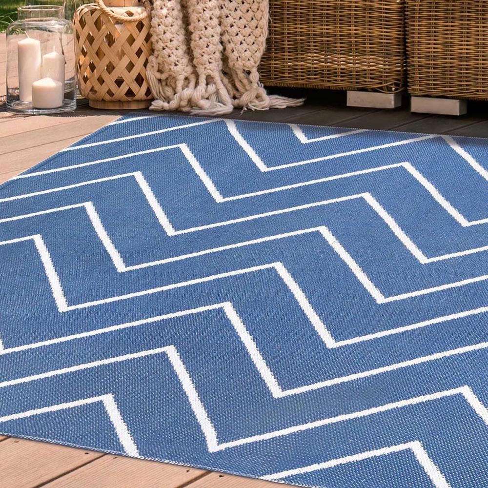 3' X 5' Navy Blue Waves Stain Resistant Indoor Outdoor Area Rug. Picture 6
