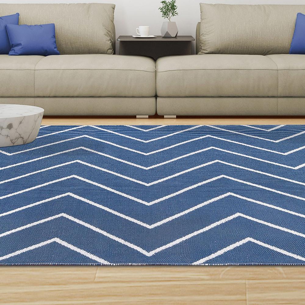 6' X 9' Navy Blue Waves Stain Resistant Indoor Outdoor Area Rug. Picture 8
