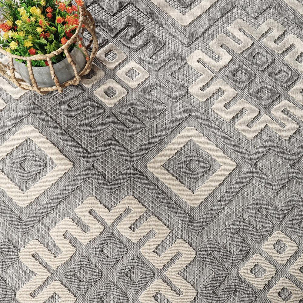 5' X 7' Grey Geometric Stain Resistant Non Skid Indoor Outdoor Area Rug. Picture 4