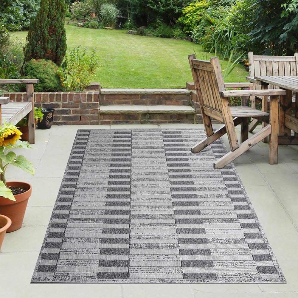 5' X 7' Grey Striped Stain Resistant Non Skid Indoor Outdoor Area Rug. Picture 6