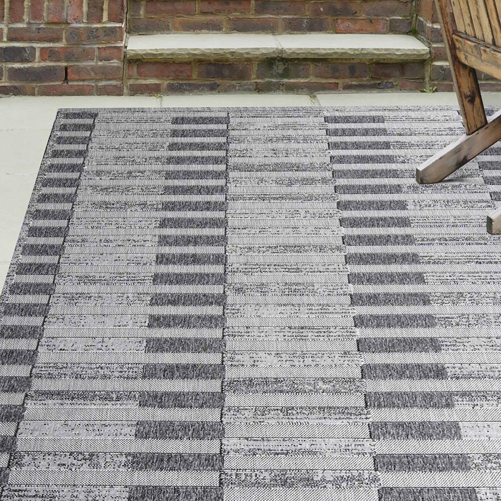 5' X 7' Grey Striped Stain Resistant Non Skid Indoor Outdoor Area Rug. Picture 5