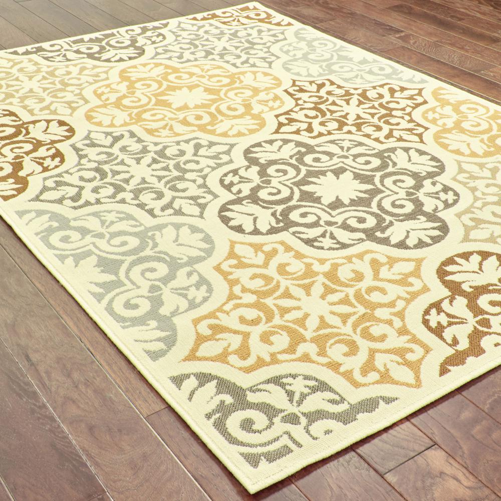 2' X 4' Gray and Ivory Floral Stain Resistant Indoor Outdoor Area Rug. Picture 7
