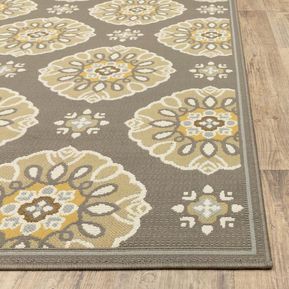 2' X 4' Gray Floral Stain Resistant Indoor Outdoor Area Rug. Picture 3