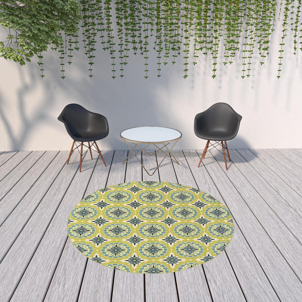 8' x 8' Green and Ivory Round Floral Stain Resistant Indoor Outdoor Area Rug. Picture 2