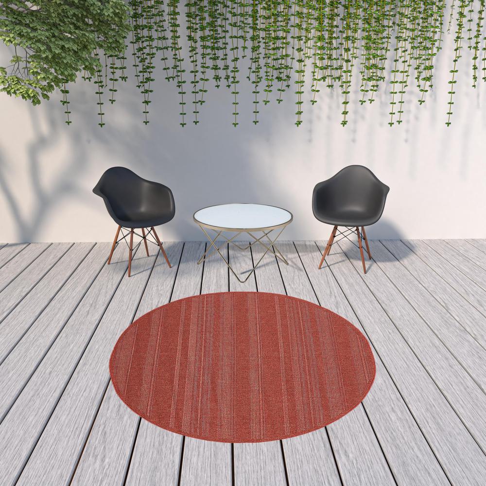 8' x 8' Red Round Stain Resistant Indoor Outdoor Area Rug. Picture 3