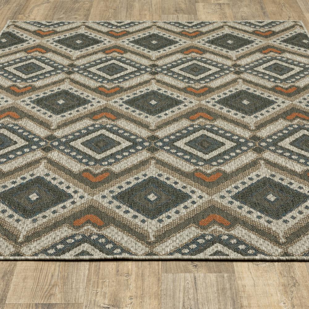 5' x 7' Gray Geometric Stain Resistant Indoor Outdoor Area Rug. Picture 7