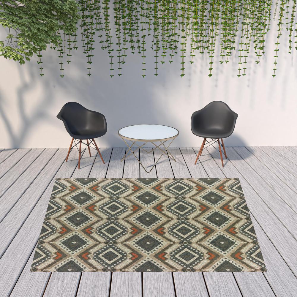 8' x 10' Gray Geometric Stain Resistant Indoor Outdoor Area Rug. Picture 2