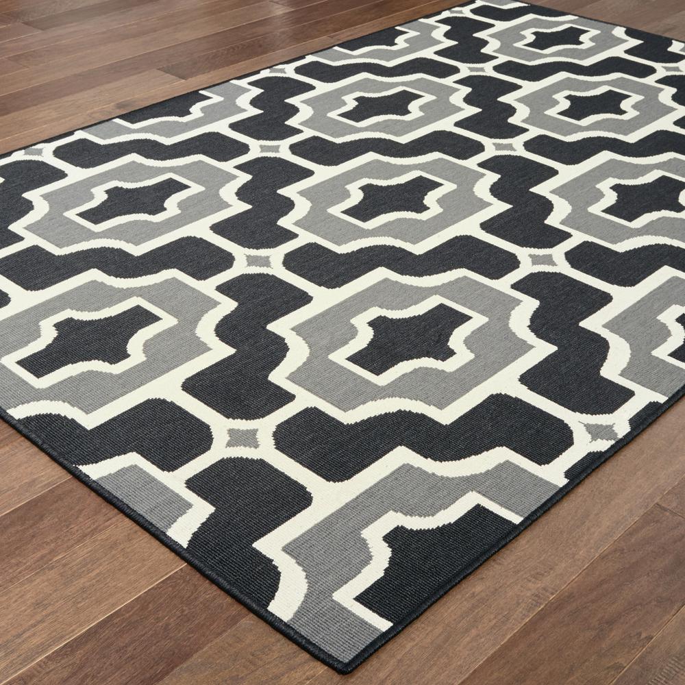 2' X 4' Black and Gray Geometric Stain Resistant Indoor Outdoor Area Rug. Picture 4