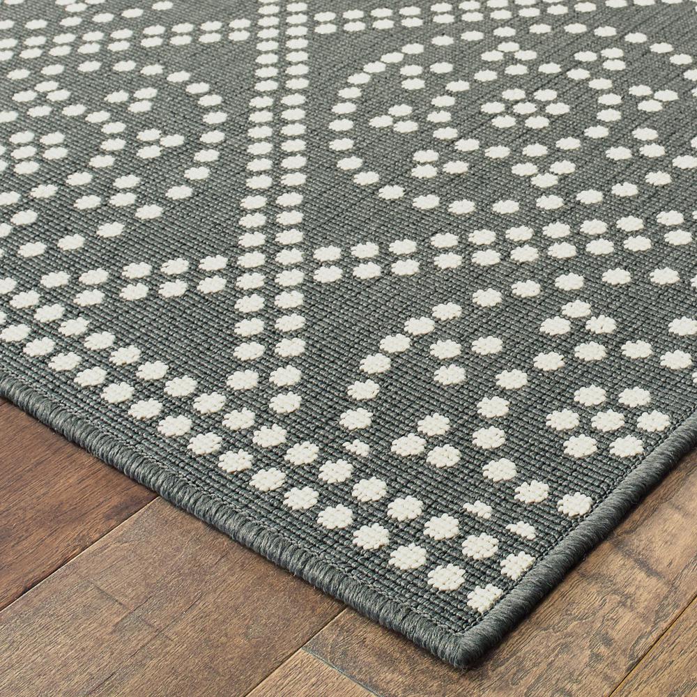 2' X 4' Gray and Ivory Geometric Stain Resistant Indoor Outdoor Area Rug. Picture 3