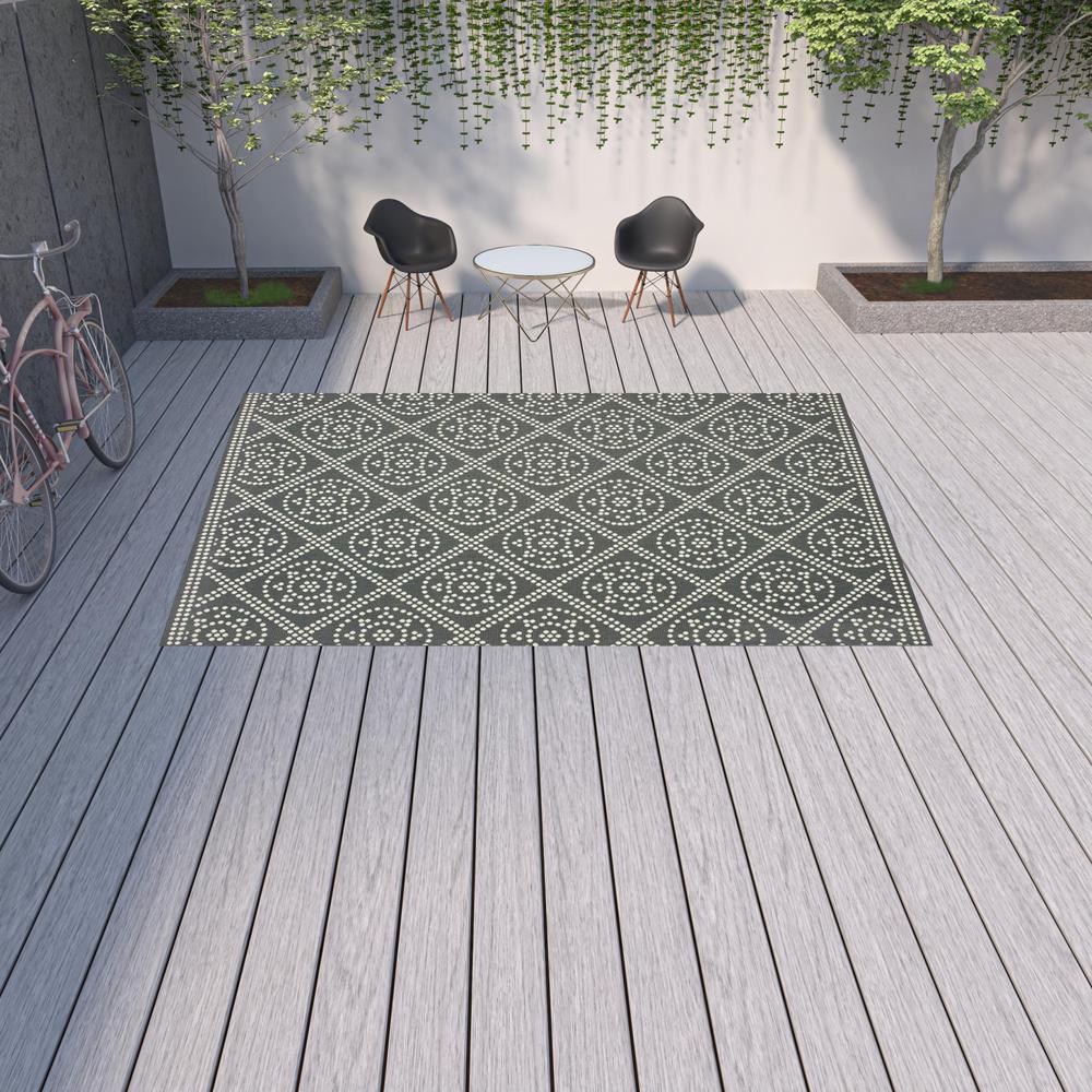 9' X 13' Gray and Ivory Geometric Stain Resistant Indoor Outdoor Area Rug. Picture 2
