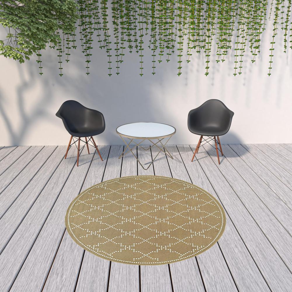 8' x 8' Tan Round Geometric Stain Resistant Indoor Outdoor Area Rug. Picture 3
