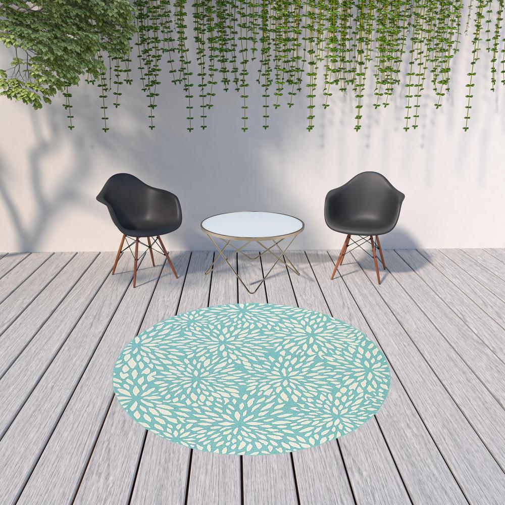8' x 8' Blue and Ivory Round Floral Stain Resistant Indoor Outdoor Area Rug. Picture 2