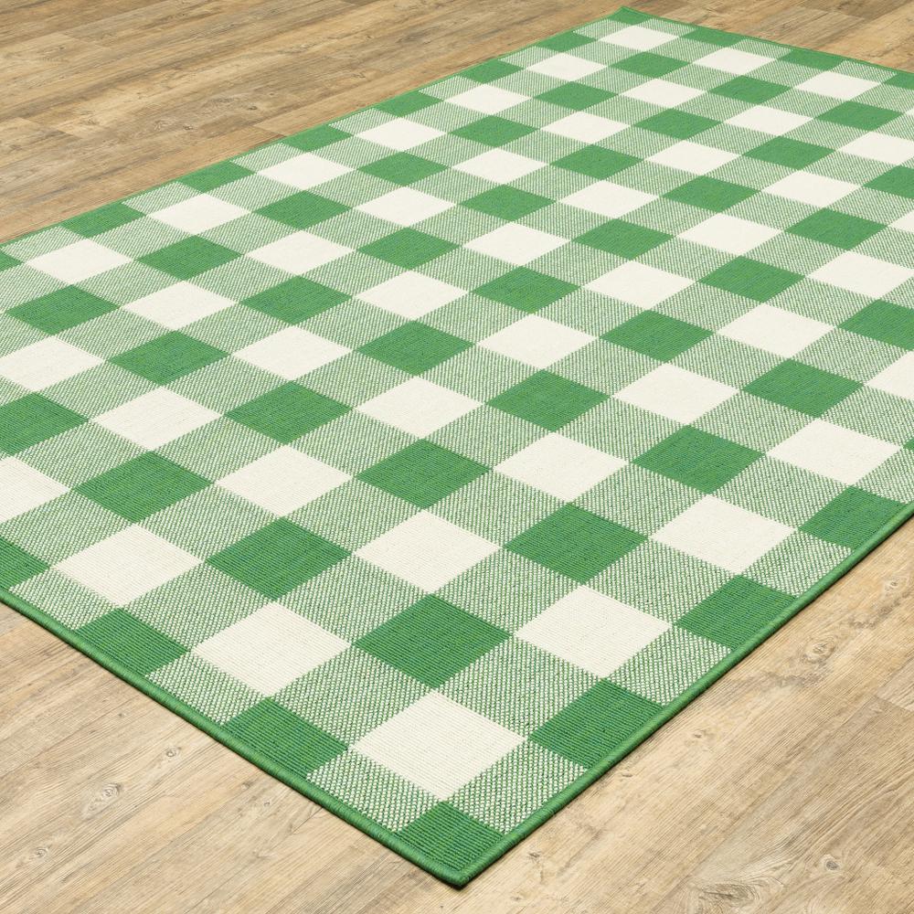 5' x 8' Green and Ivory Geometric Stain Resistant Indoor Outdoor Area Rug. Picture 4
