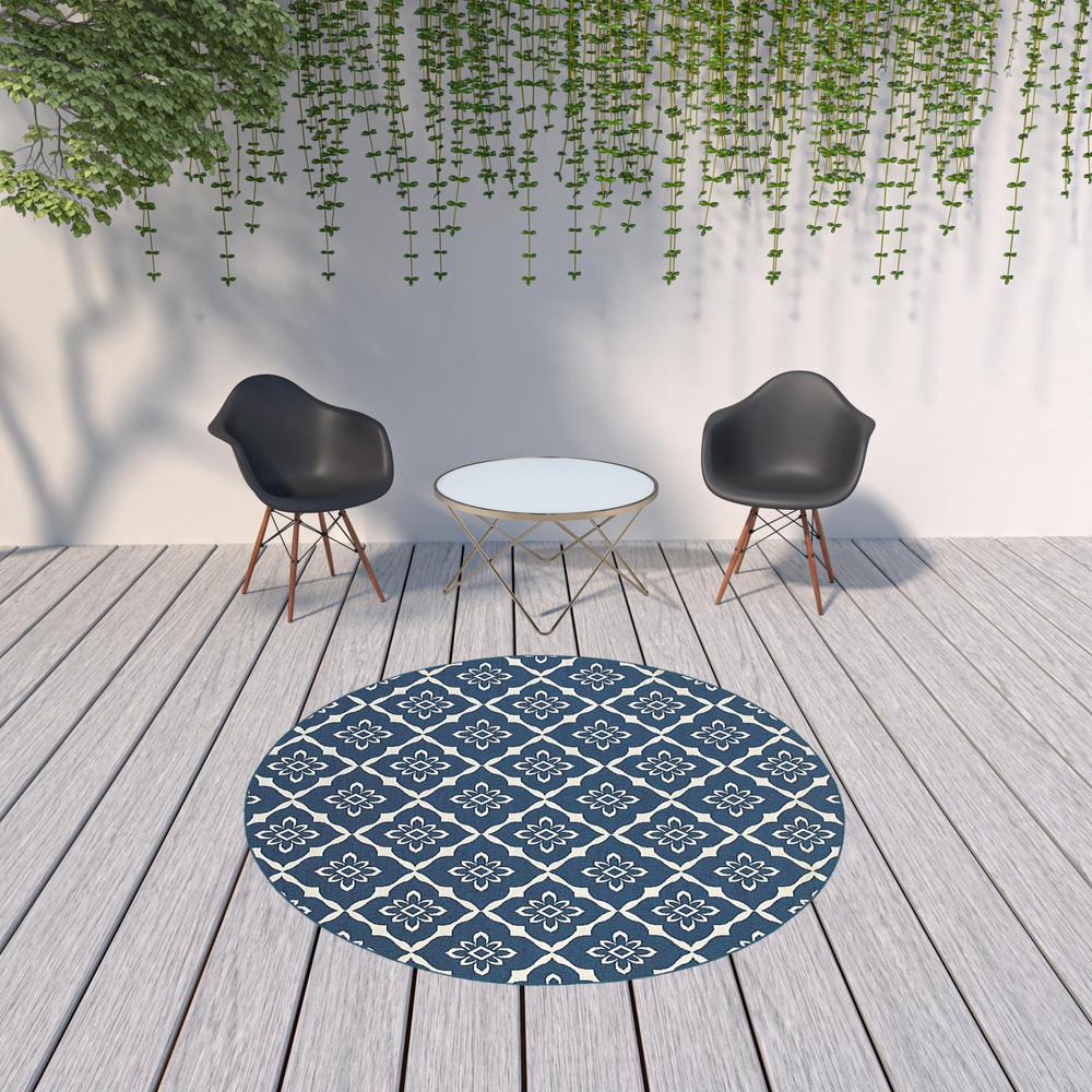 8' x 8' Blue and Ivory Round Floral Stain Resistant Indoor Outdoor Area Rug. Picture 2