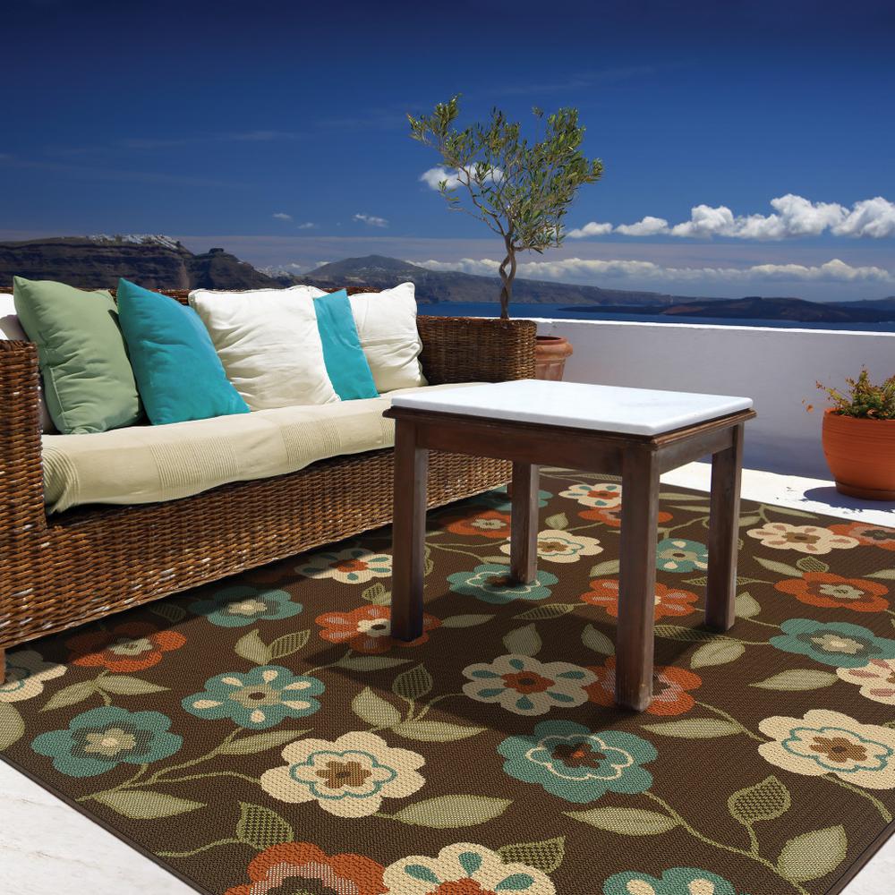 7' x 10' Brown and Ivory Floral Stain Resistant Indoor Outdoor Area Rug. Picture 4