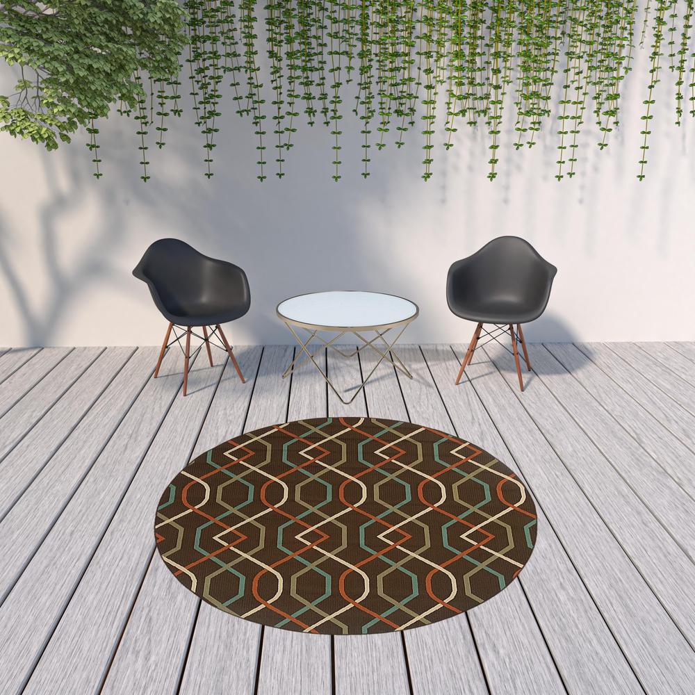 8' x 8' Brown and Ivory Round Geometric Stain Resistant Indoor Outdoor Area Rug. Picture 3