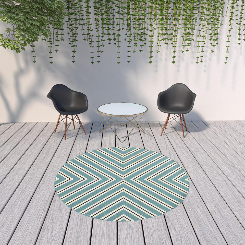 8' x 8' Blue Round Geometric Stain Resistant Indoor Outdoor Area Rug. Picture 2