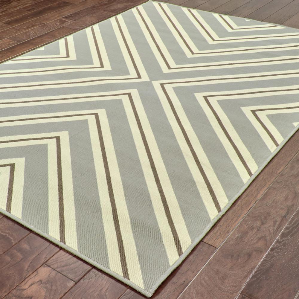 2' X 4' Gray and Ivory Geometric Stain Resistant Indoor Outdoor Area Rug. Picture 4