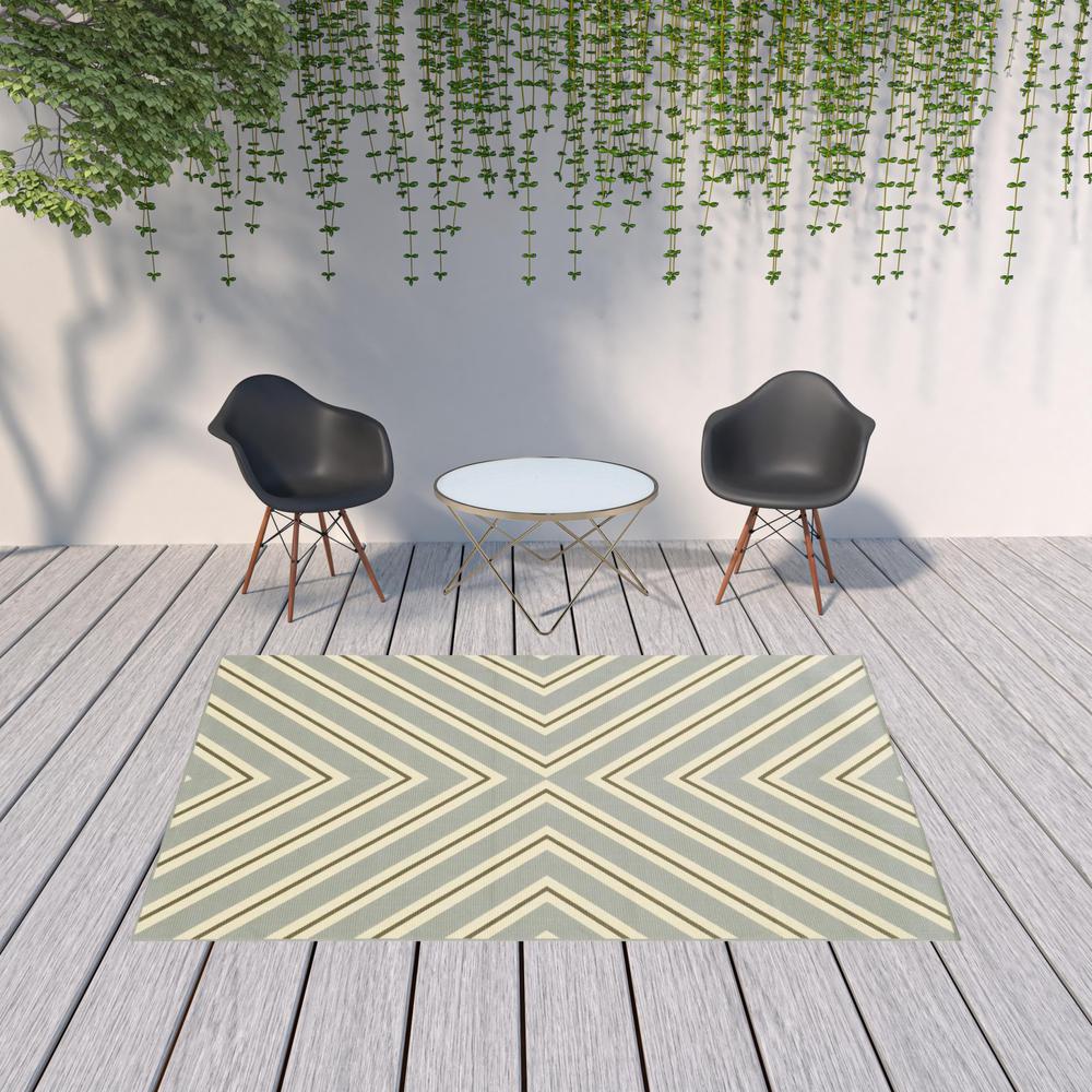 7' x 10' Gray and Ivory Geometric Stain Resistant Indoor Outdoor Area Rug. Picture 2