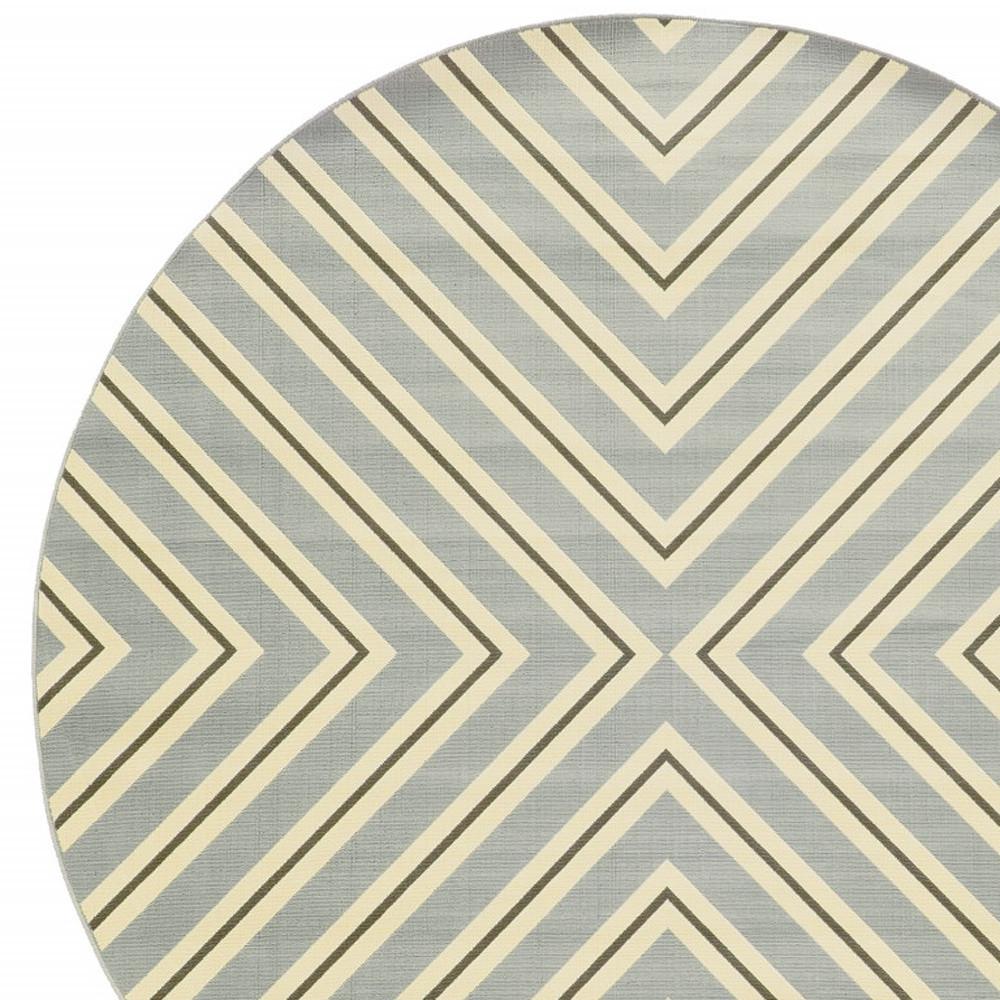 8' x 8' Gray and Ivory Round Geometric Stain Resistant Indoor Outdoor Area Rug. Picture 3