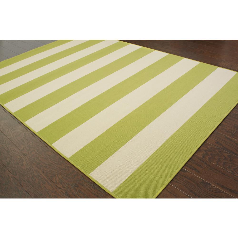 9' X 13' Green and Ivory Geometric Stain Resistant Indoor Outdoor Area Rug. Picture 4