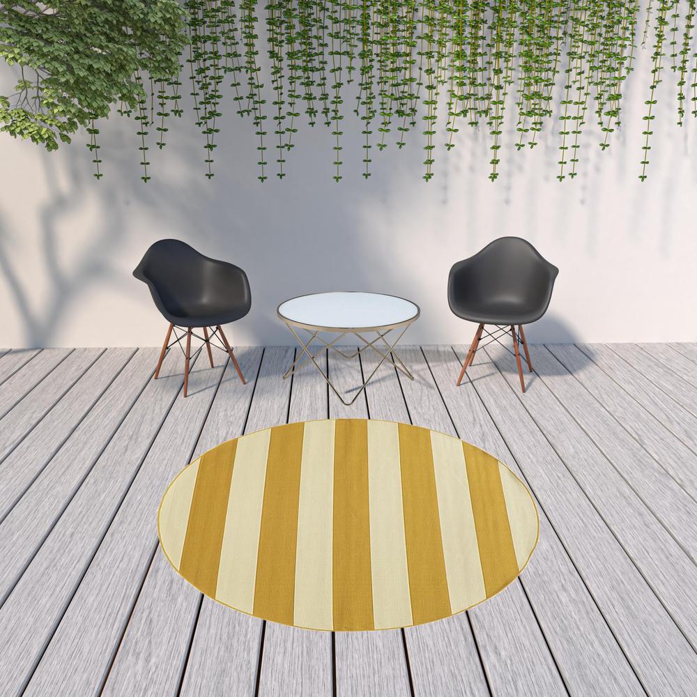 8' x 8' Gold and Ivory Round Geometric Stain Resistant Indoor Outdoor Area Rug. Picture 2
