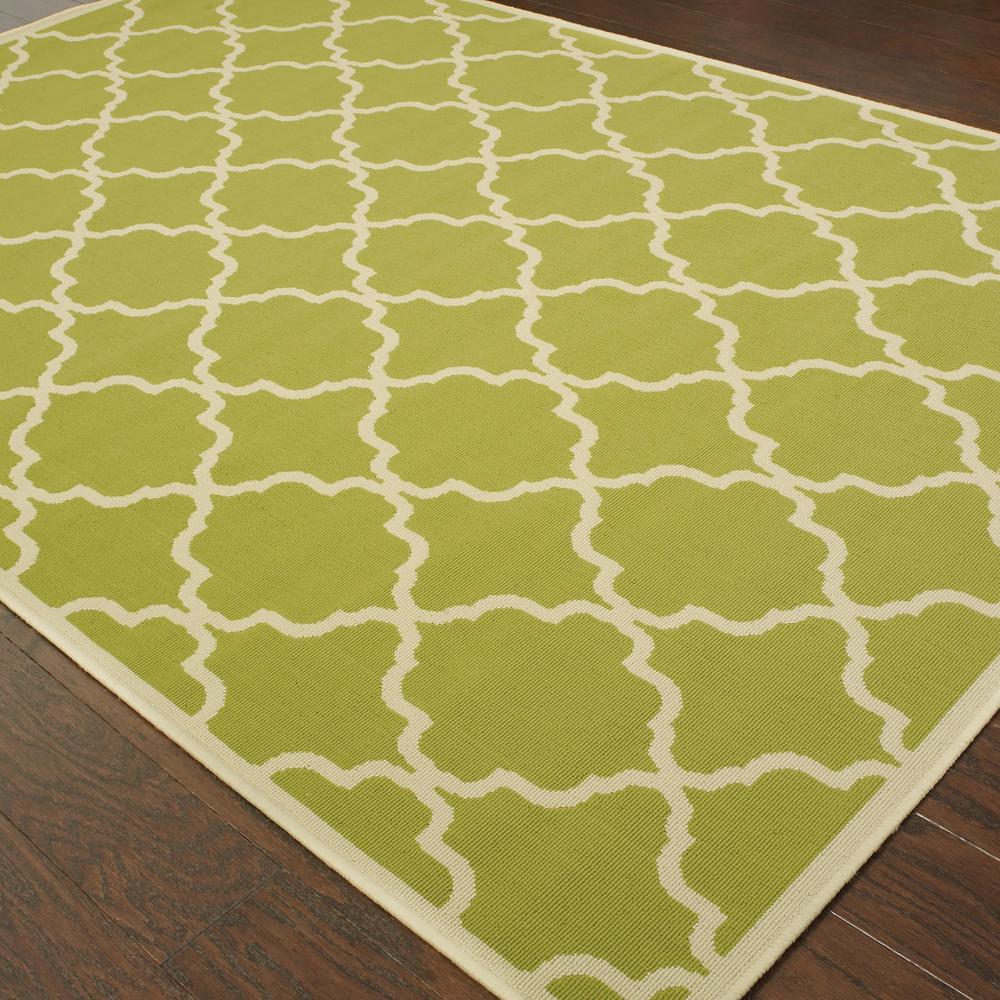 4' x 6' Green and Ivory Geometric Stain Resistant Indoor Outdoor Area Rug. Picture 4