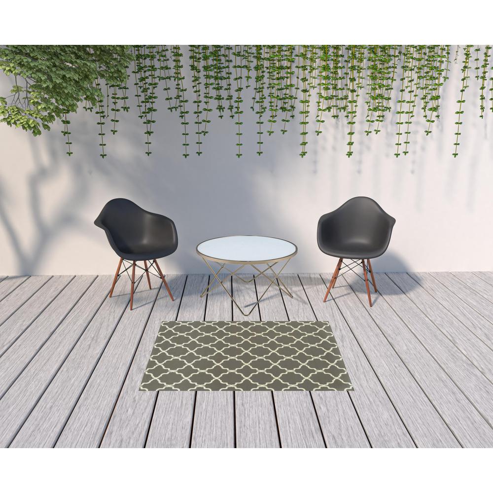 4' x 6' Charcoal Geometric Stain Resistant Indoor Outdoor Area Rug. Picture 2