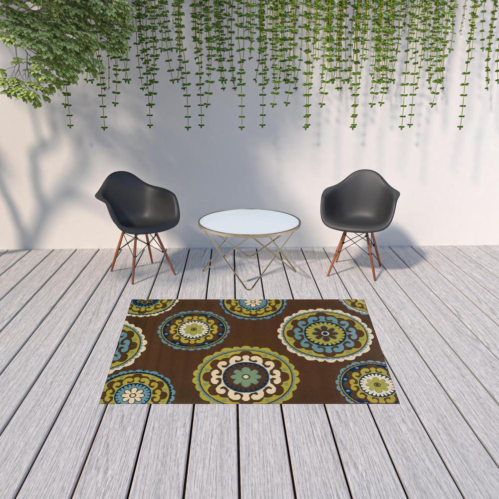 5' x 8' Brown Floral Medallion Stain Resistant Indoor Outdoor Area Rug. Picture 2