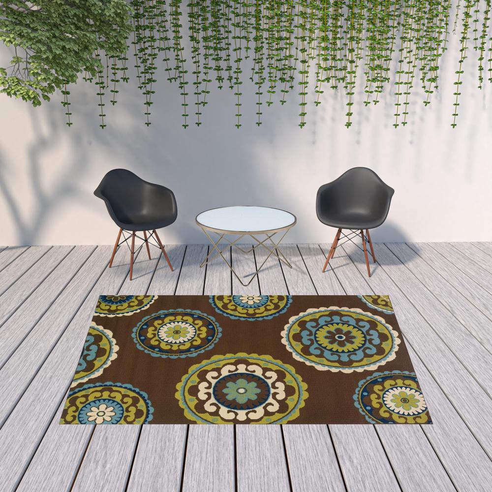 7' x 10' Brown Floral Medallion Stain Resistant Indoor Outdoor Area Rug. Picture 2