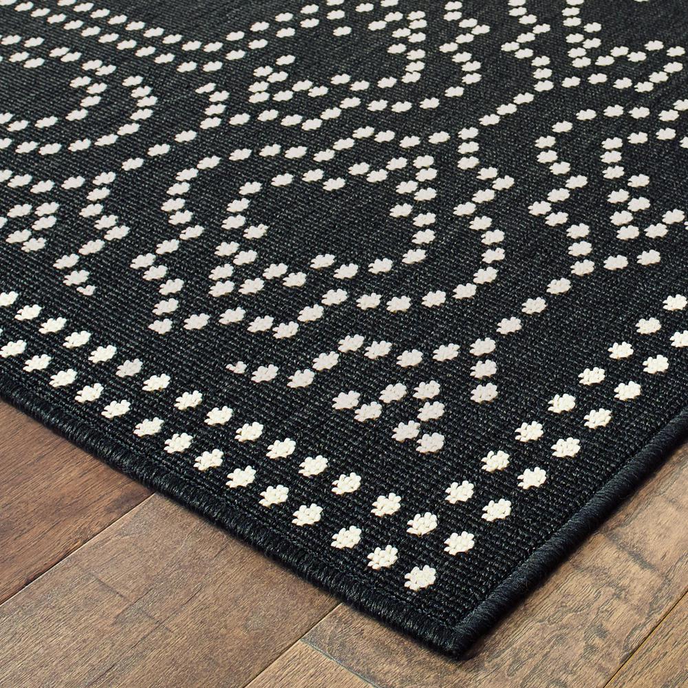 2' X 4' Black and Ivory Stain Resistant Indoor Outdoor Area Rug. Picture 3