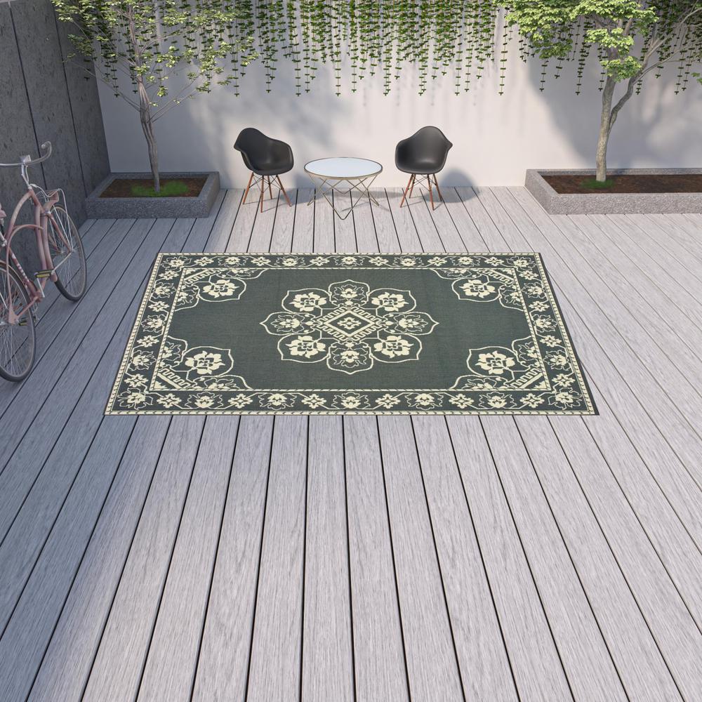 9' X 13' Gray and Ivory Oriental Stain Resistant Indoor Outdoor Area Rug. Picture 2