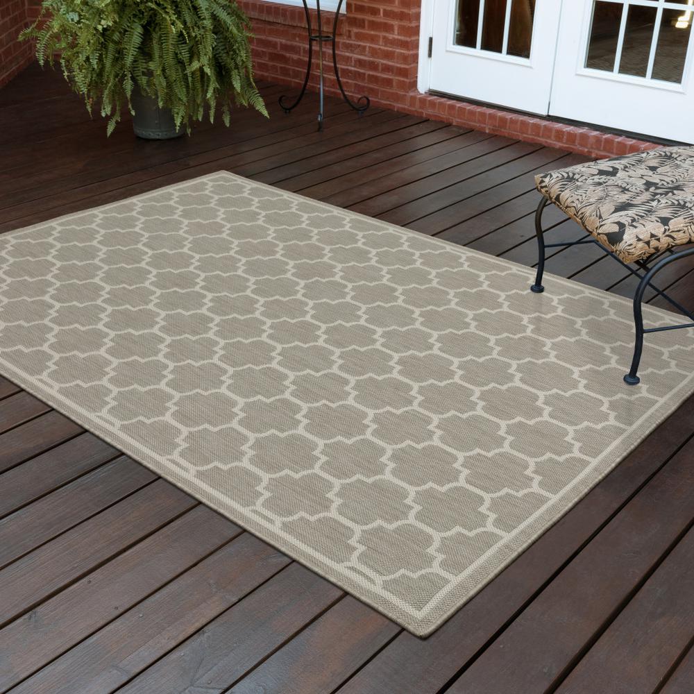 5' x 7' Gray and Ivory Geometric Stain Resistant Indoor Outdoor Area Rug. Picture 4