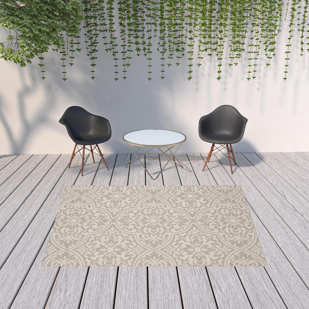 7' x 9' Gray and Ivory Floral Stain Resistant Indoor Outdoor Area Rug. Picture 3