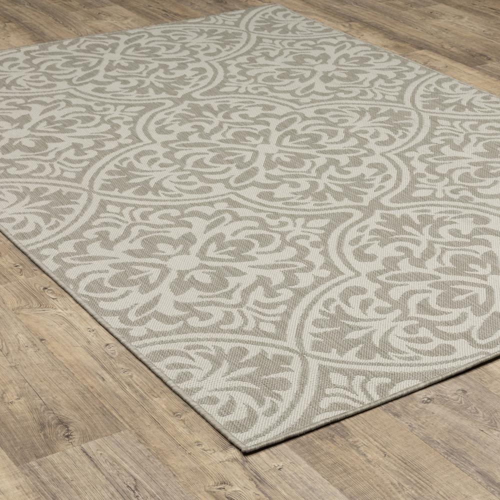 7' x 9' Gray and Ivory Floral Stain Resistant Indoor Outdoor Area Rug. Picture 5