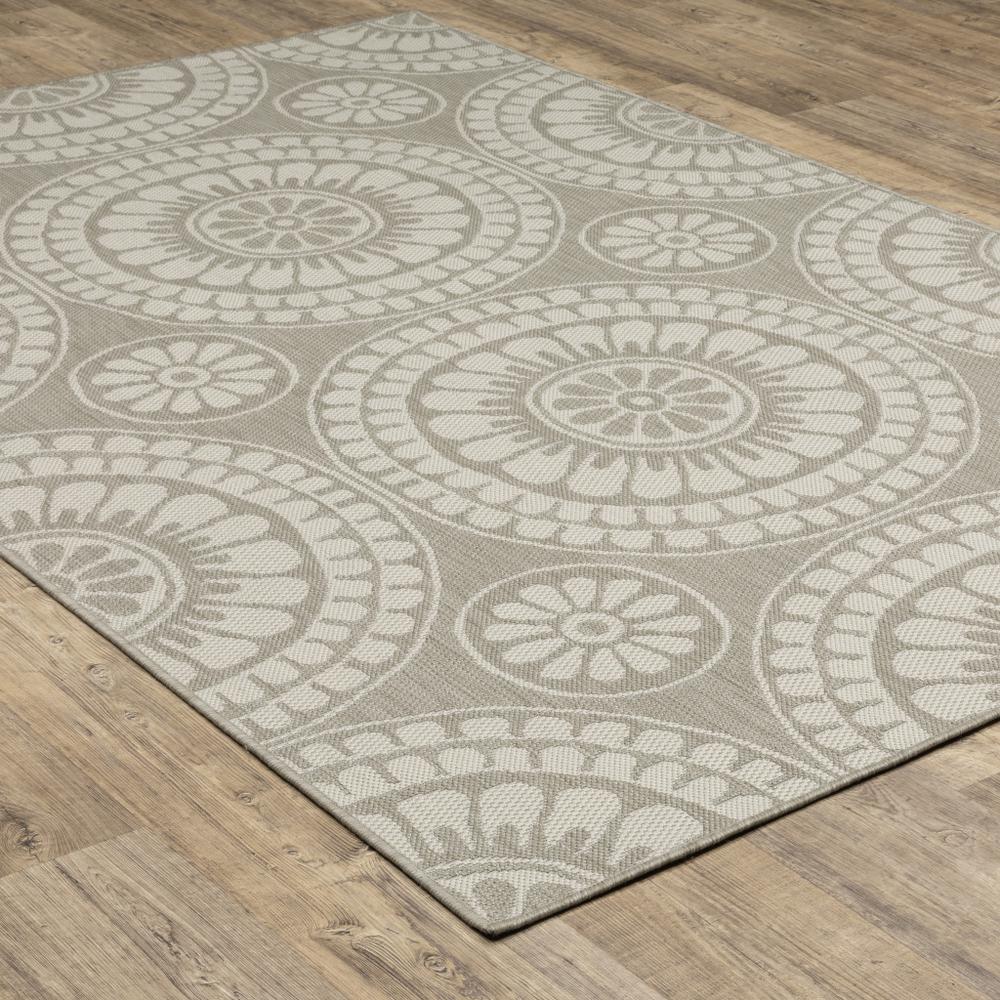 5' x 7' Gray and Ivory Geometric Stain Resistant Indoor Outdoor Area Rug. Picture 4