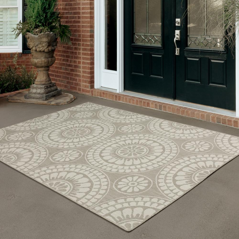 7' x 9' Gray and Ivory Geometric Stain Resistant Indoor Outdoor Area Rug. Picture 6