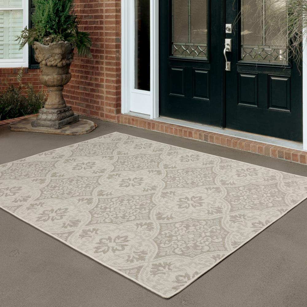 3' X 5' Gray and Ivory Floral Stain Resistant Indoor Outdoor Area Rug. Picture 7