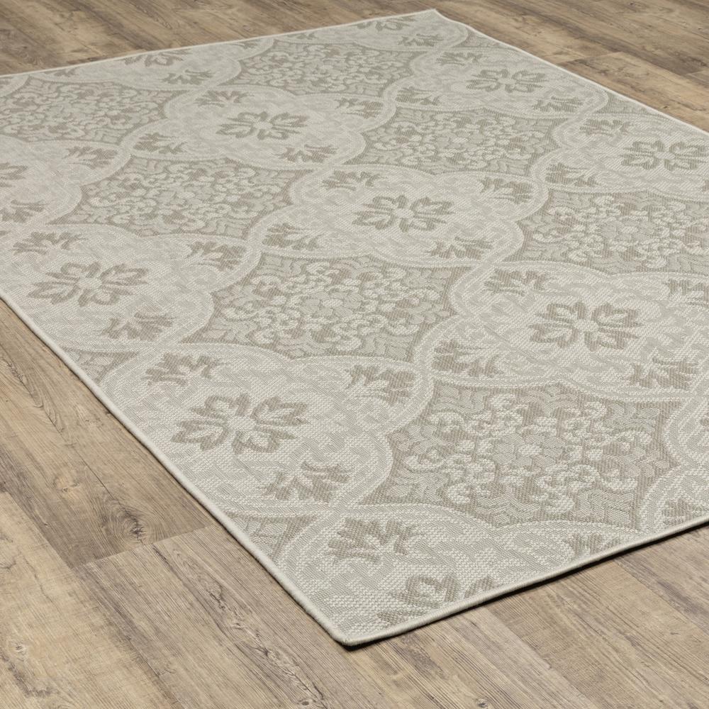 5' x 7' Gray and Ivory Floral Stain Resistant Indoor Outdoor Area Rug. Picture 5