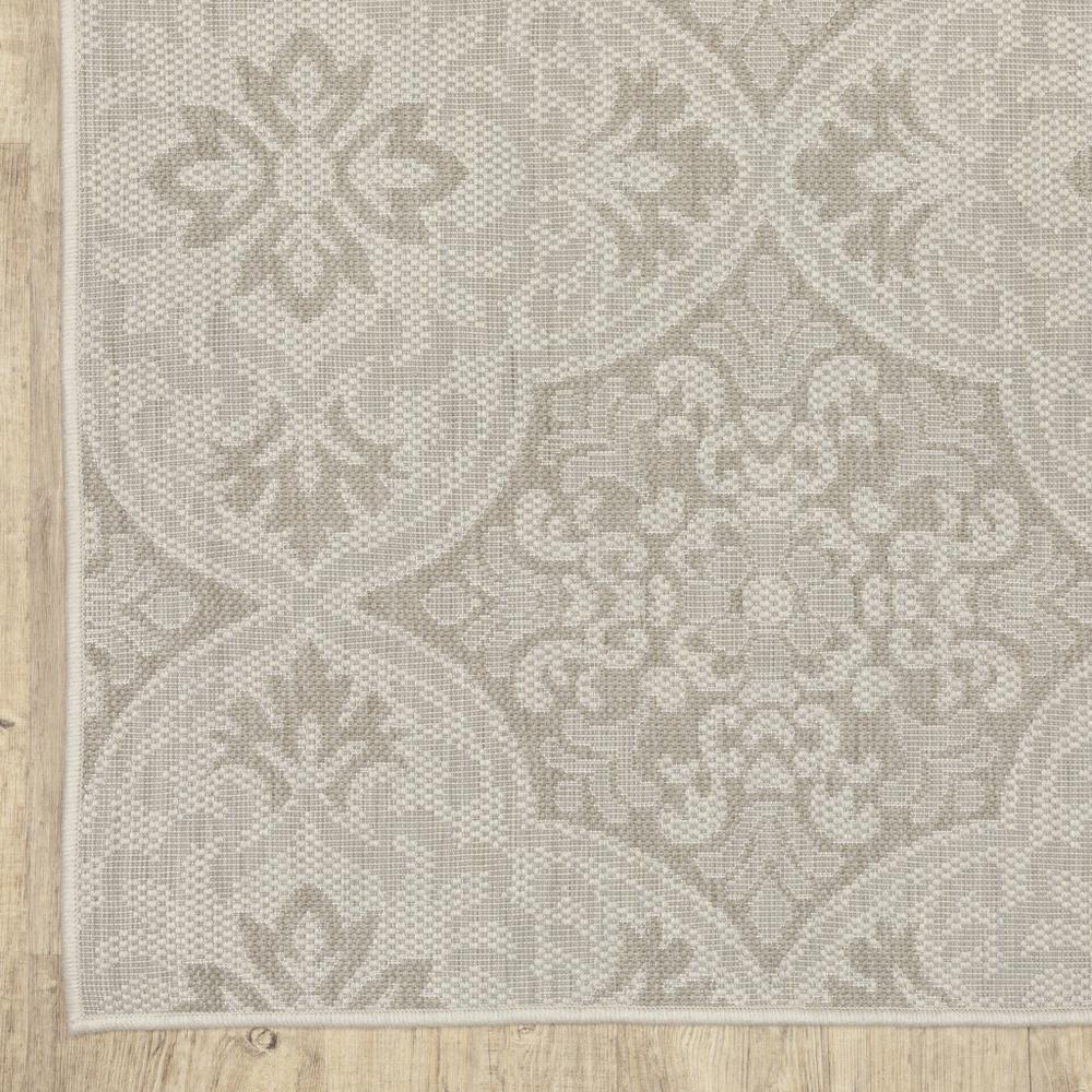 8' x 10' Gray and Ivory Floral Stain Resistant Indoor Outdoor Area Rug. Picture 3