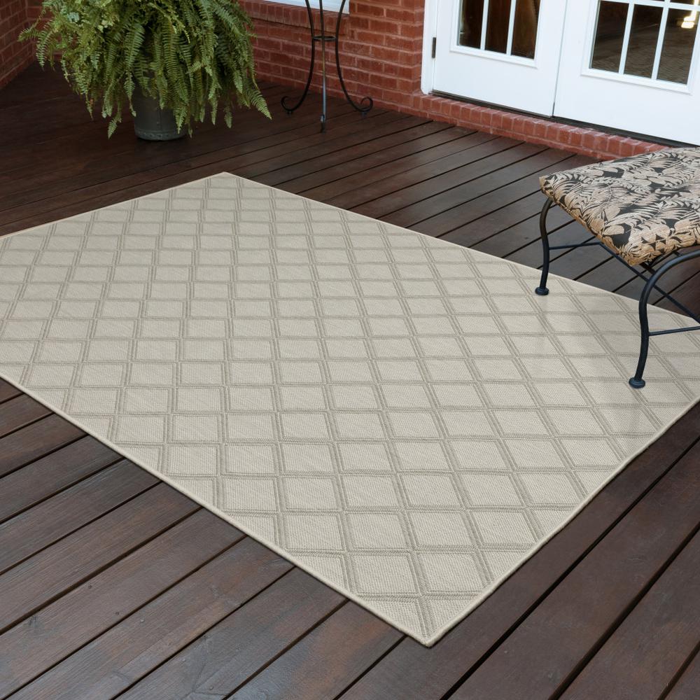 3' X 5' Gray and Ivory Geometric Stain Resistant Indoor Outdoor Area Rug. Picture 8